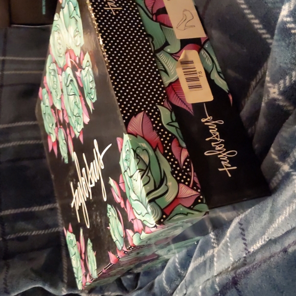 Taylor Says 7.5 Green Heels - Picture 10 of 11